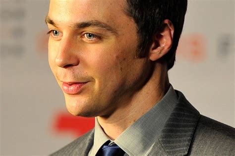 Muž týdne: Jim Parsons (Sheldon Cooper z Teorie velkého třesku) | Kafe.cz