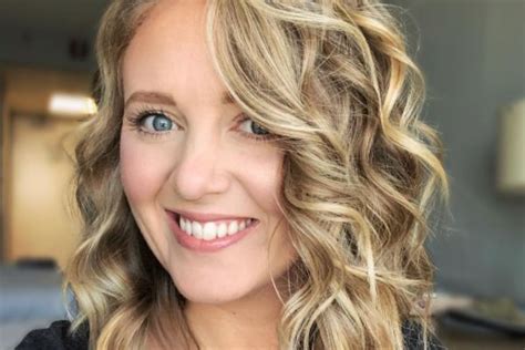 curl  hair   professional stylist