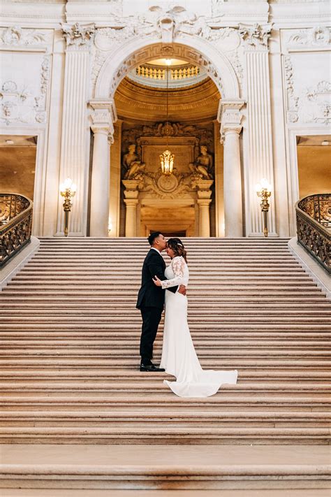 The San Antonio Municipal Courthouse offers surprising wedding services 37