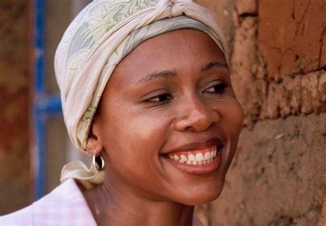 Yesterday (2004) Review: Darrell Roodt, Leleti Khumalo – Alt Film Guide