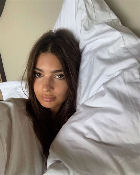 Emily Ratajkowski Style, Clothes, Outfits and Fashion• Page 63 of 142