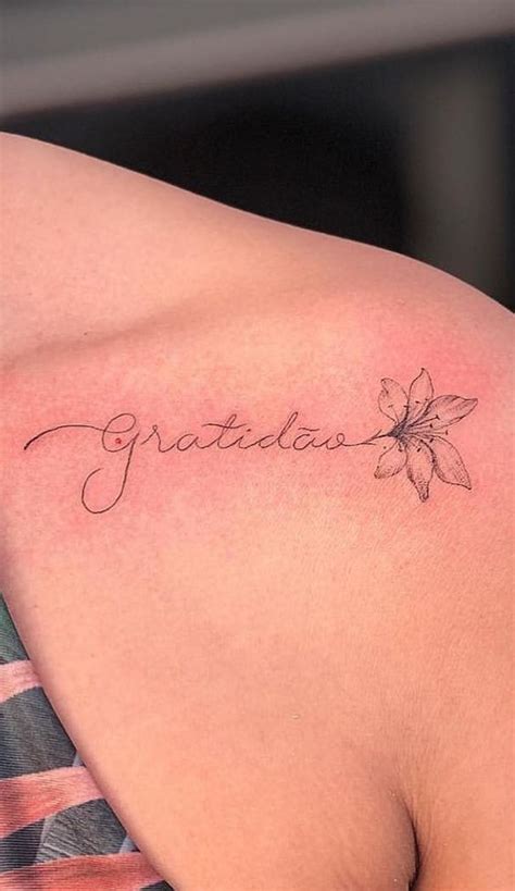 Tatuagem Gratidão Feminina - Tatuagem gratidão | Gratidão tatuagem, Tatuagem no ombro feminina ...