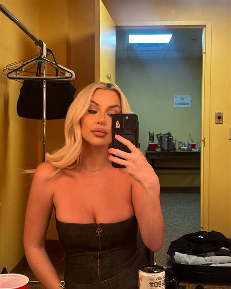 tana mongeau | i love this shit!!!!!!!! | Instagram