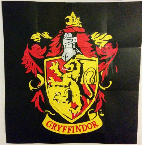 Harry Potter - Gryffindor Crest by Kai-Hime on DeviantArt