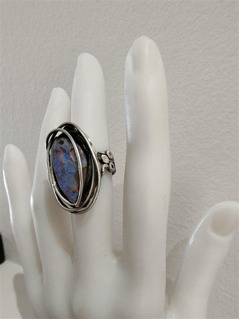 Anillo único con ópalo natural – Amparo Valencia Joyas