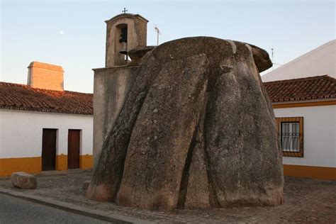 "POR TERRAS DO ALENTEJO" Bruno Moleiro: Anta em Pavia. Capela de S. Dinis.