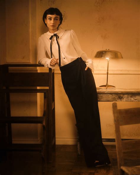 Sydney Chandler Champions Pre-Emmys Style with Vintage Precision ...