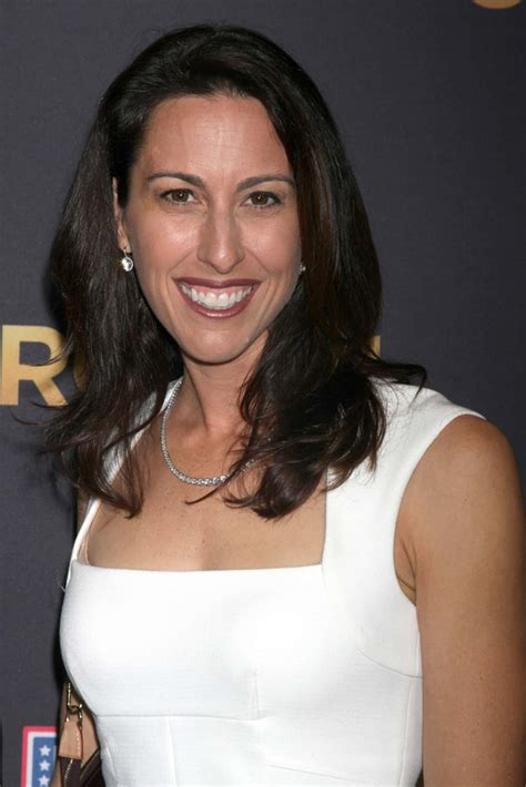 33 Famous People with Scoliosis