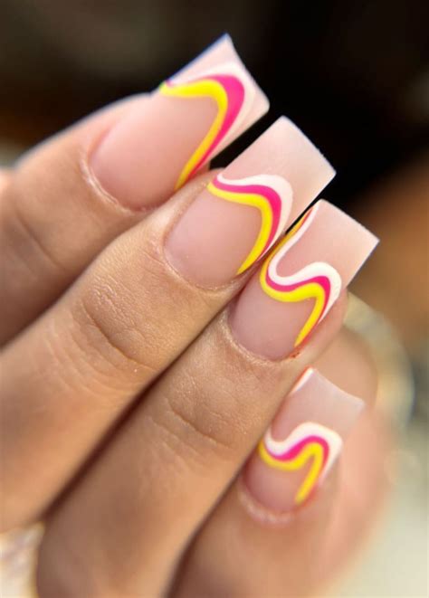 DIFERENTES ESTILOS DE UÑAS
