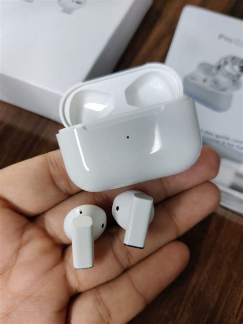 Imported White Airpod Pro 5s at ₹ 1899/piece in Mumbai | ID: 23285277533