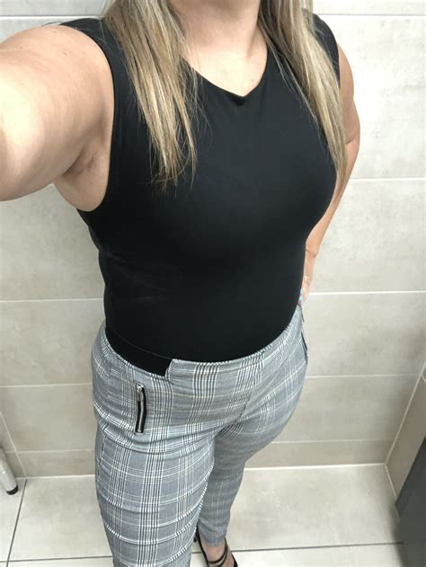 Amy ONLYFANS 😋 on Twitter: "Back in the office and managed a little