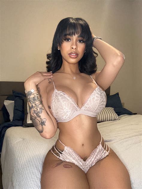 meetmesadie 🔥 Stunning Mature Beauty WIth Exclusive OnlyFans Content