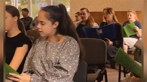 В Украине на МО поют "ПОКАЖИТЕ МНЕ ЛЮБОВЬ" 😇 - YouTube