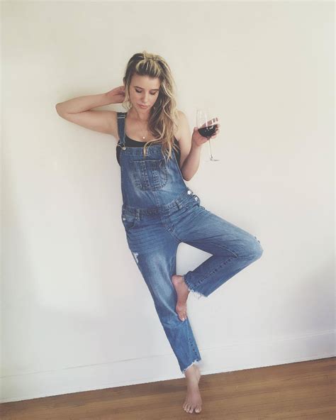 Melissa Schuman's feet