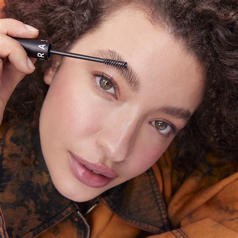 FLUFF & FIX BROW WAX - Cire sourcils texturisante et fixante de SEPHORA
