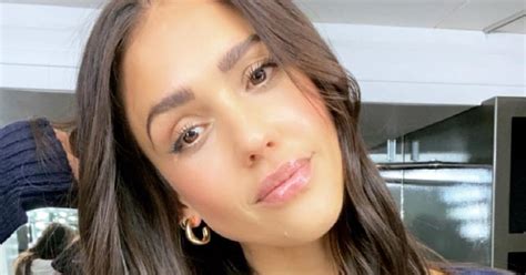 Jessica Alba's Wavy Bob Haircut Just Transformed Her Entire Look