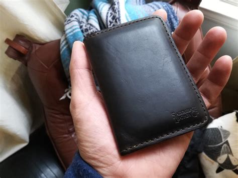 Saddleback Leather Slim Bifold RFID Wallet Review - PRAKTICALA