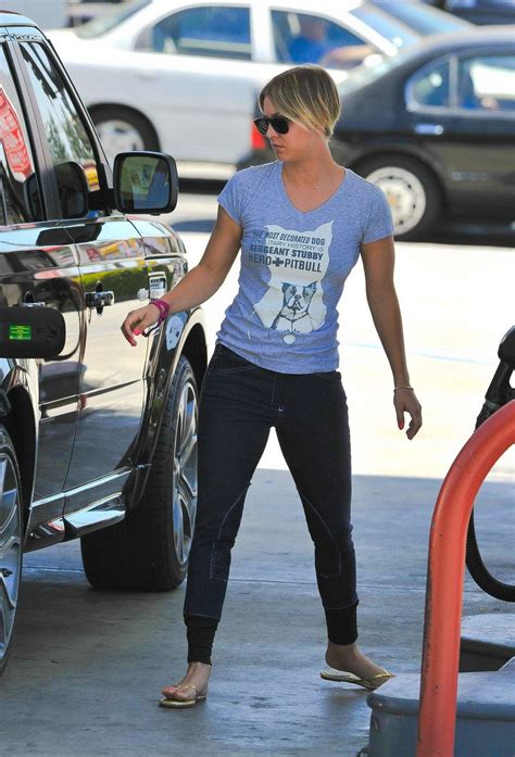 Kaley Cuoco in tight jeans -08 – GotCeleb