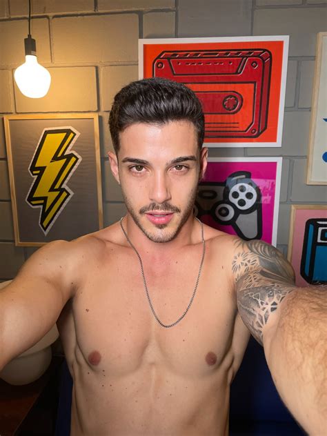 Todos os nudes do famoso Guilherme Campos (guilhcampos) pelado