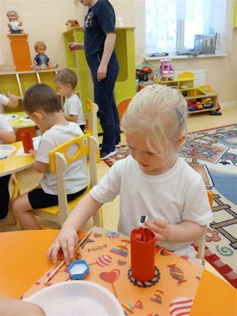 Аппликация на тему «Огнетушитель»