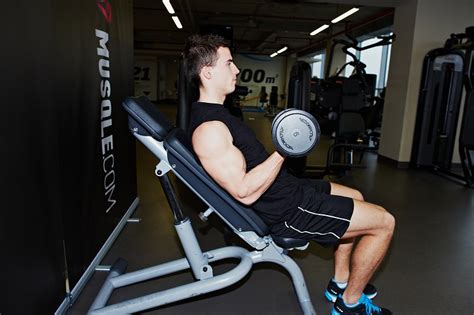Incline Dumbbell Curls - MUSQLE