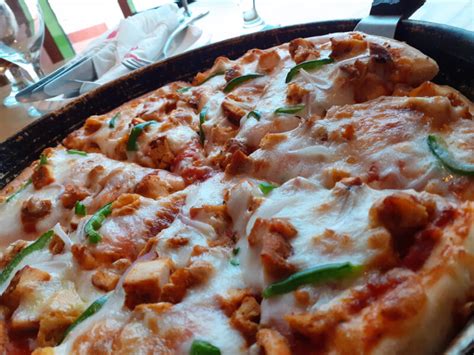 closer      pizza size slices servings