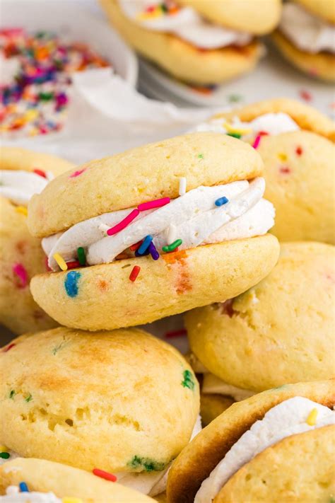 Funfetti Cake Mix Whoopie Pies - xoxoBella