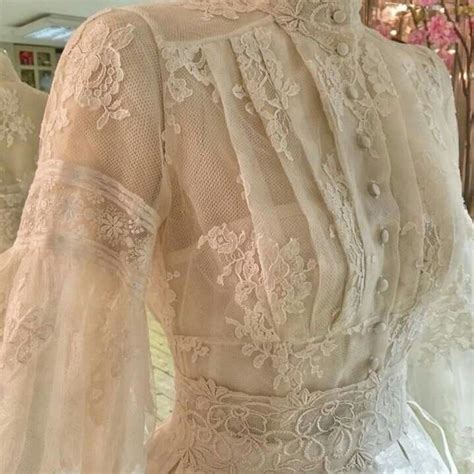 Pin by Ксения Бурло on одежда | Gowns of elegance, Vintage gowns ...