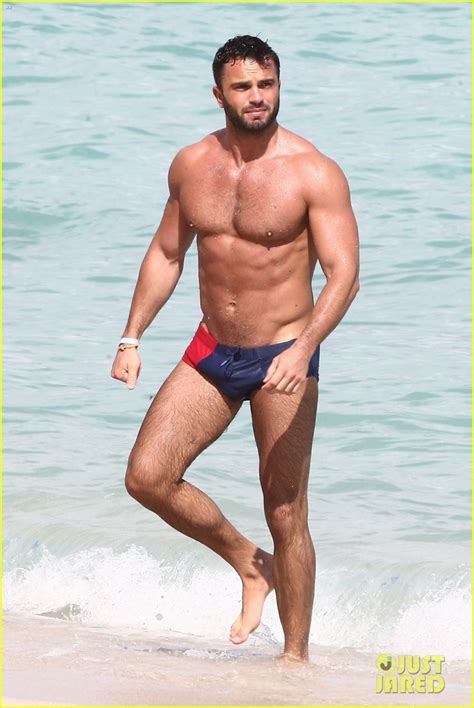 Photo: luke evans beach shirtless february 2021 04 | Photo 4526932 ...