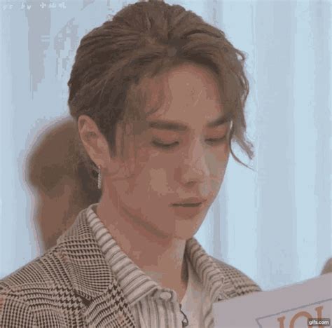 Wang Yibo Lan Zhan GIF - Wang Yibo Lan Zhan 小甜甜 - Discover & Share GIFs