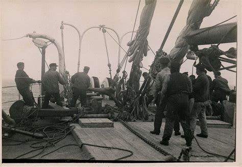 1898. Корабли «Сильверстон» и «Френсис Араго» прокладывают телеграфный ...