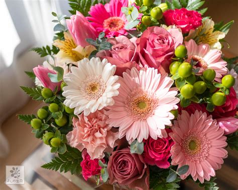 12.フラワーアレンジメント ￥4,400 ｜ 千葉県旭市で花屋をお探しならギフトに最適なスタンド花が評判のよしの生花