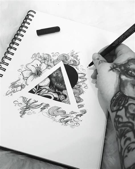 Черно-белые иллюстрации в Instagram: «« Лунная лилия »@marisantroph | # ...