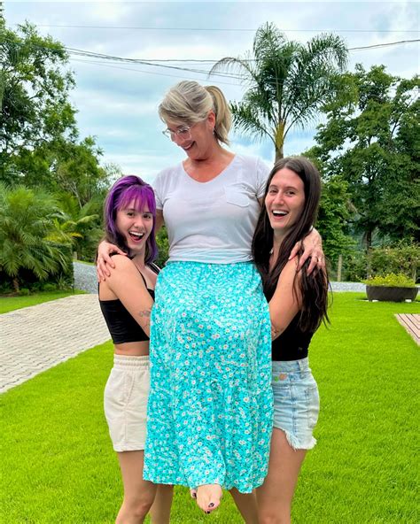 Julia K Barni | oi hj é niver da minha mamãe, deixe seu parabéns aqui