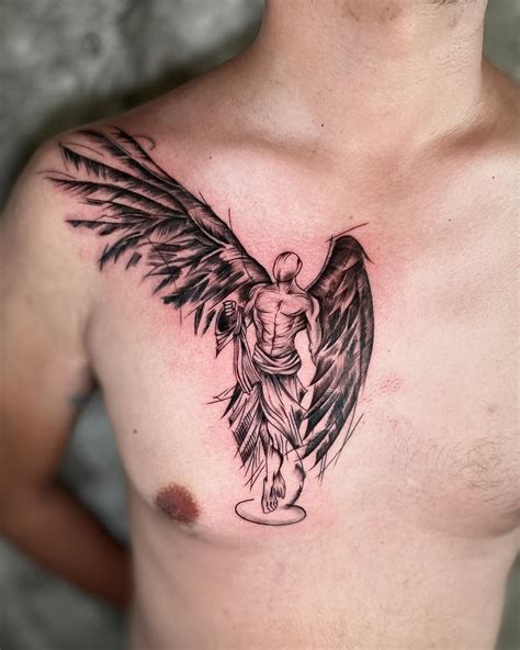 Tatuaje De Alas Tribales En El Pecho