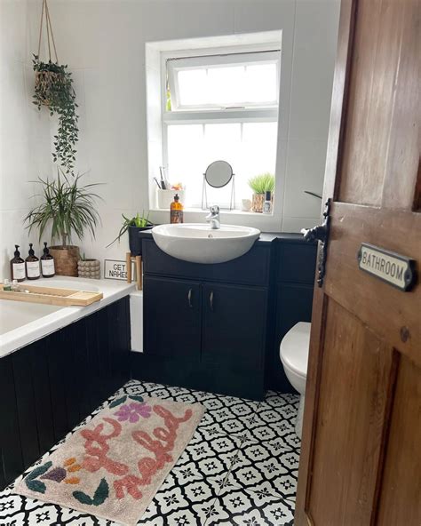20 Brilliant Small Bathroom Remodels You’ll Want to Copy Right Now