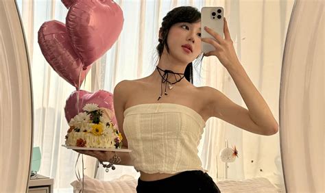 Mina Young đăng ảnh mặt đẹp như nàng thơ, vóc dáng gợi cảm muôn phần