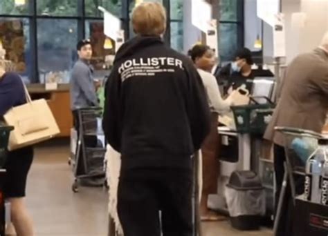 Please help me find this hoodie! : r/findfashion