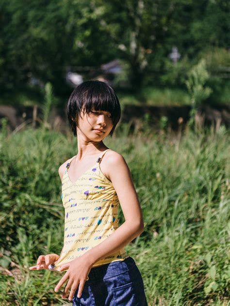 ミニスカのJCが着衣なのに下半身スッポンポンwwwバレないような写真集 - 可愛い校生