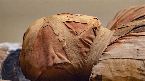 Corpo Em Estado De Mumificação - Mumificação natural? Homem búlgaro vira múmia em apenas duas semanas ...
