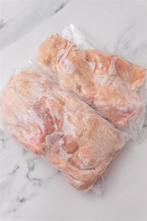 How To Freeze Chicken (Cooked or Raw) - yourcookingbuddy.com
