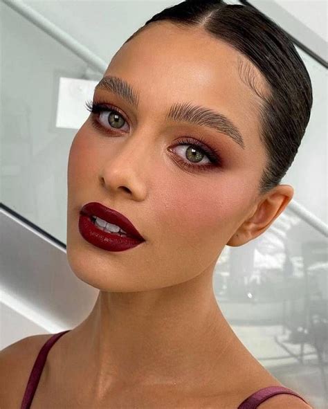 Pin by Eva on makeup aesthetic | Makeup routine, Makeup inspiration ...