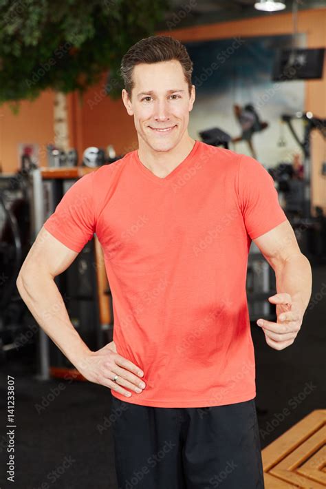 erfolgreicher fitnesstrainer stock photo adobe stock
