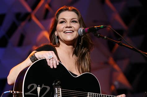 'Redneck Woman' singer Gretchen Wilson speaks out on recent airplane