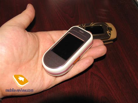Mobile-review.com Nokia 7373 в интерьере