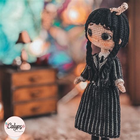 Merlina Addams | Patrón de crochet – Calypso Boutiquee