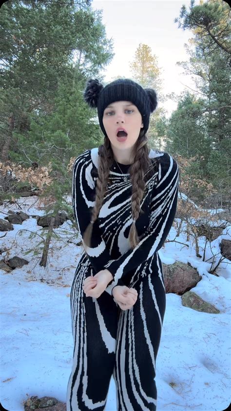 ☀️ | 😍💖 Via: abbyy.irl (TikTok) 👀Follow @bootybaddy for more tiktoks🥰