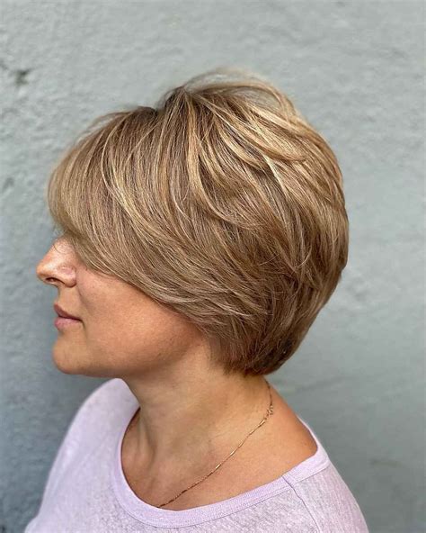 25 Feathered Bob Haircuts That Add Fullness & Movement to Your Hair
