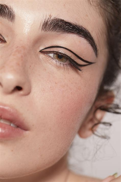 delineado diferente ouse nos tracos brilhos  cores