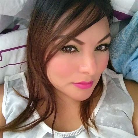 Elizabeth Márquez Consultora de Belleza independiente Mary Kay added a